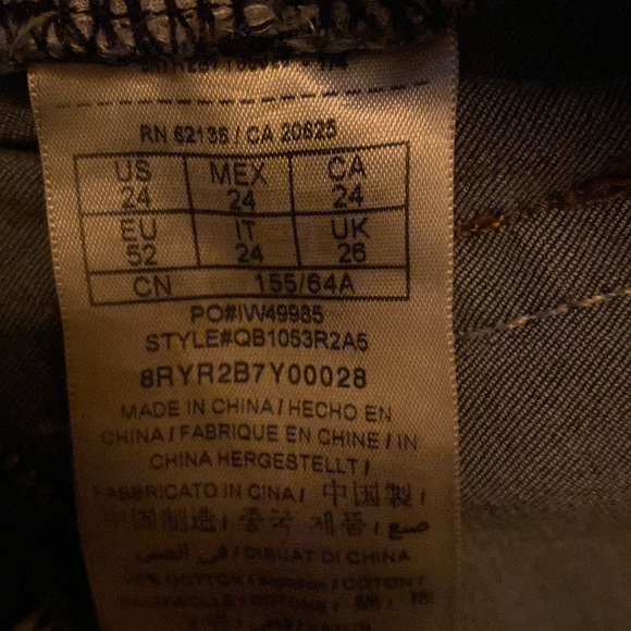 I’m selling guess denim jeans - Picture 5 of 5